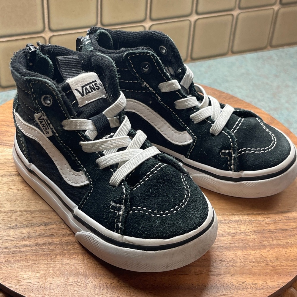 VANS Toddler6 Sk8-Hi Zip Sneakers Black and White